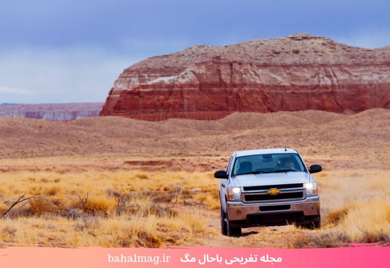 ماشین شورلت در بیابان