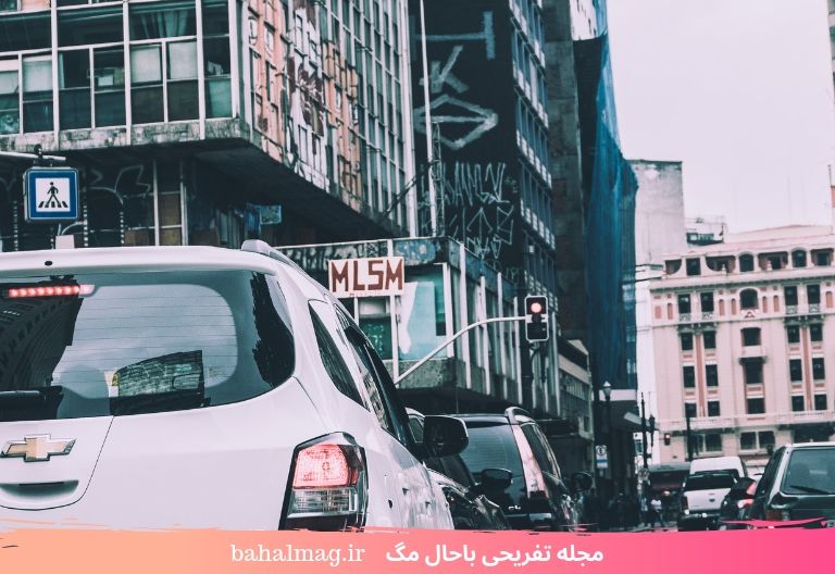 ماشین شورلت در خیابان