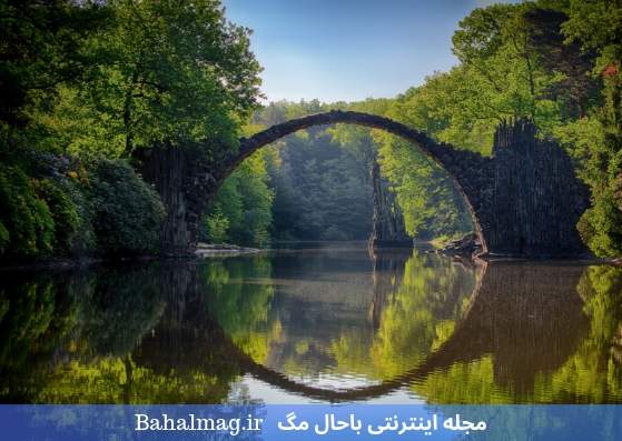 پل قدیمی روی رودخانه