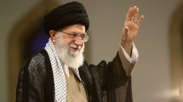 مقام معظم رهبری درباره بنزین صرفا مصوبه سران قوا را تأیید کردند