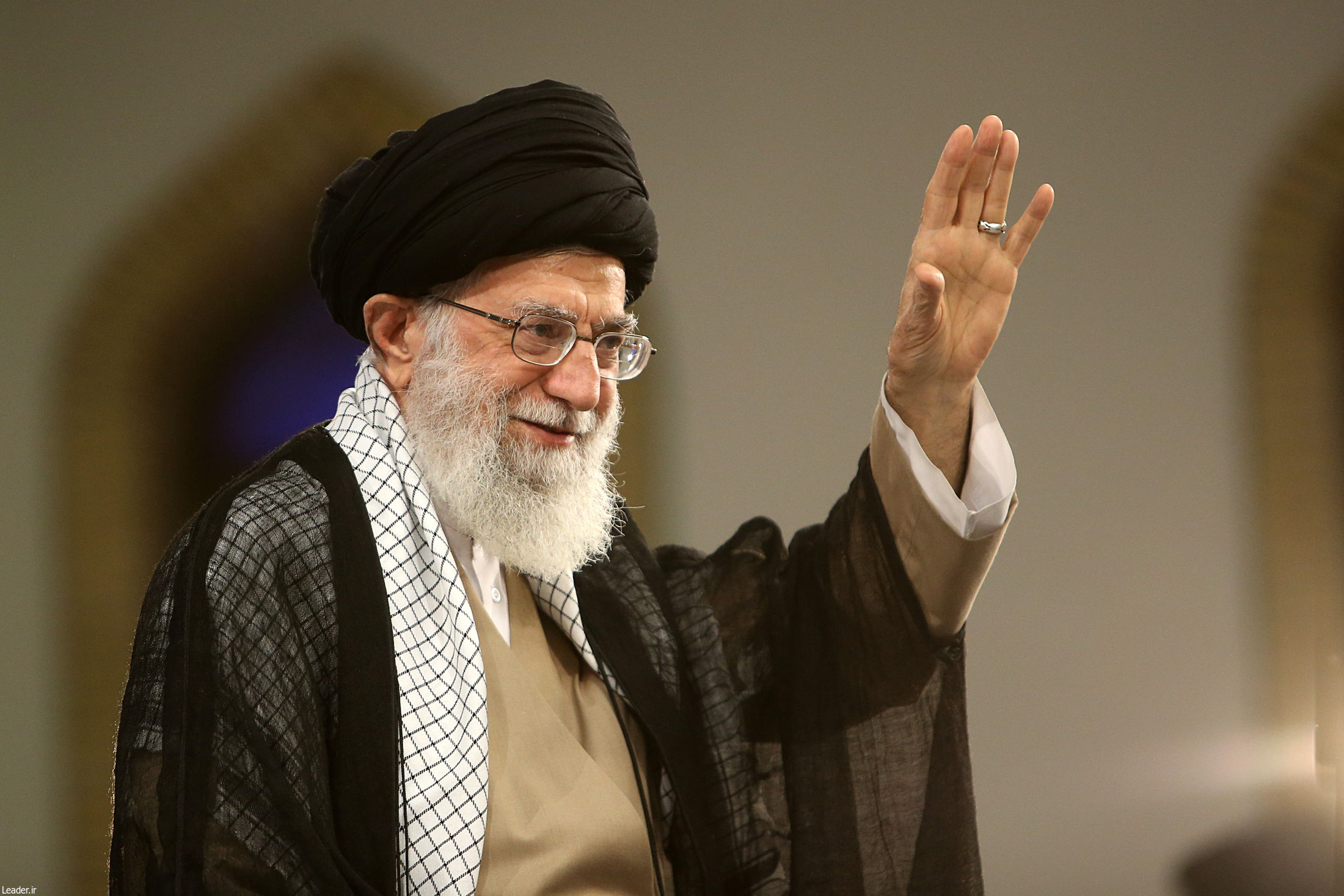 مقام معظم رهبری درباره بنزین صرفا مصوبه سران قوا را تأیید کردند