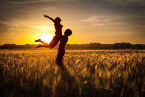 عکس ژست عاشقانه در غروب
