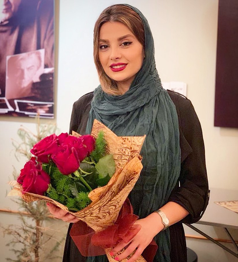 عکس لبخند جالب خانم مونافائزپور