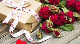 برای کادو نامزدی چی بخرم؟