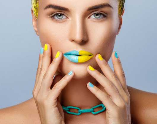 ویژگی های منحصر بفرد آموزش آرایشگری زنانه خوش ذوق آکادمی