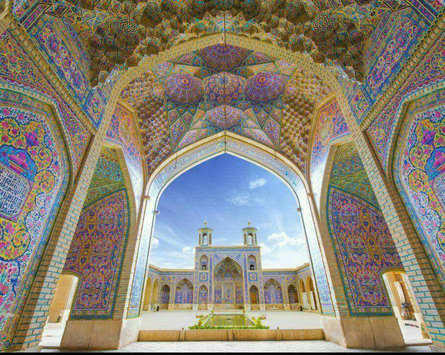 بازدید از مسجد نصیر الملک شیراز در عید نوروز