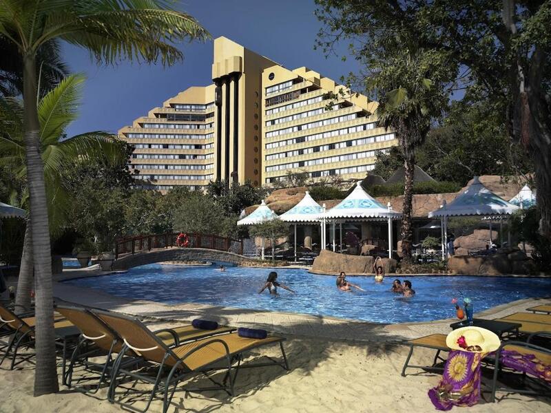هتل کاسکیدز (The Cascades Hotel) 