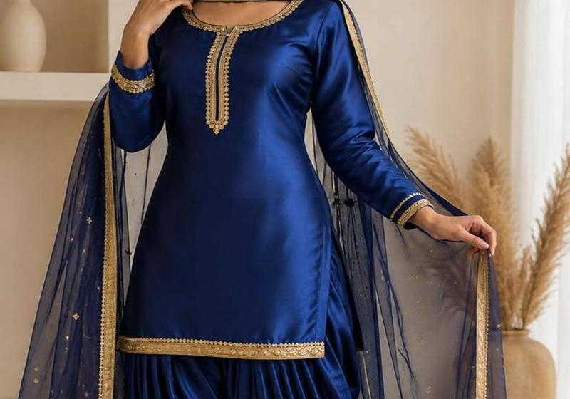 بررسی دقیق کیفیت دوخت لباس پنجابی هندی آبی